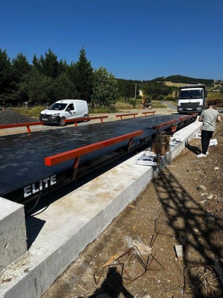 Tır Kantarı Montaj Süreci Zemin Üstü — Ekip Çalışması